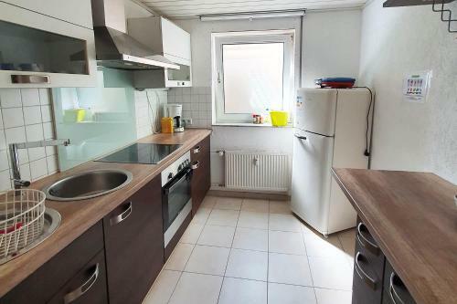 Apartamento 2 Zimmer Handwerkerwohnung Mit K�che Und Wlan