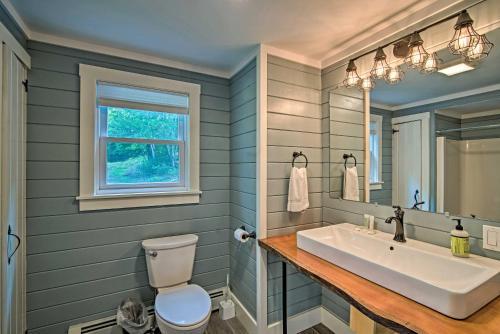 2-acre Lakefront Greenville Home With Cottage And Dock