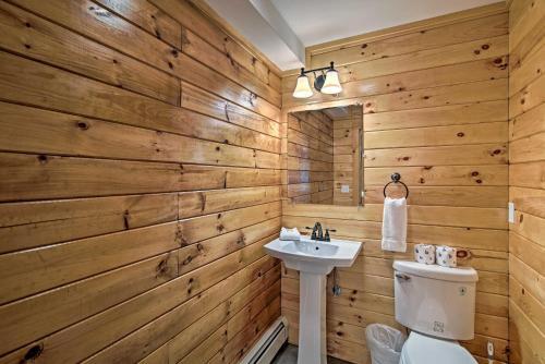 2-acre Lakefront Greenville Home With Cottage And Dock