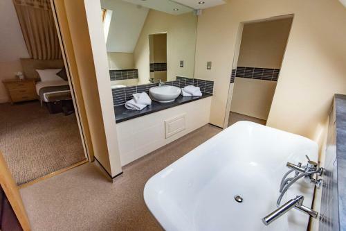 Legacy Great Hallingbury Manor Hotel