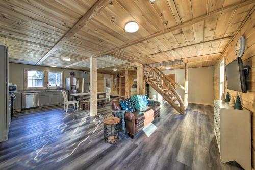 Gorgeous Cabin-style Home Near Rangeley Lake!