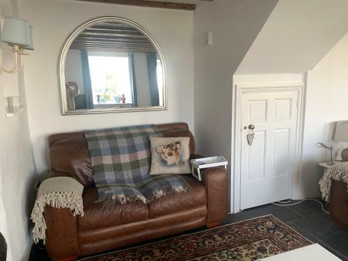 Amazing 3-bed Cottage In Llanfair With Ocean Views
