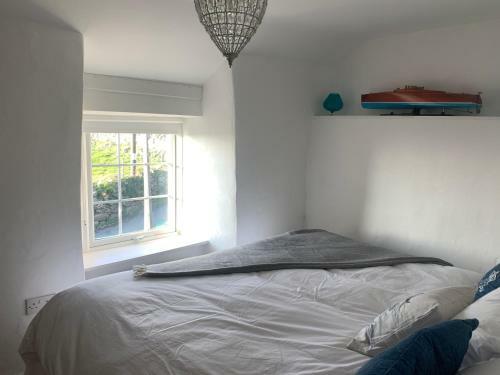 Amazing 3-bed Cottage In Llanfair With Ocean Views