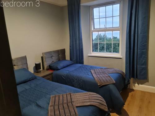 Stunning Sea View Immaculate 4-bed Family House