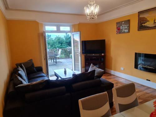 Stunning Sea View Immaculate 4-bed Family House