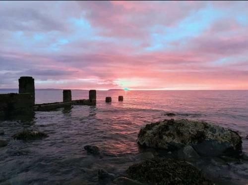 Stunning Sea View Immaculate 4-bed Family House