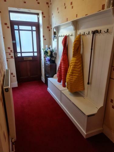 Stunning Sea View Immaculate 4-bed Family House