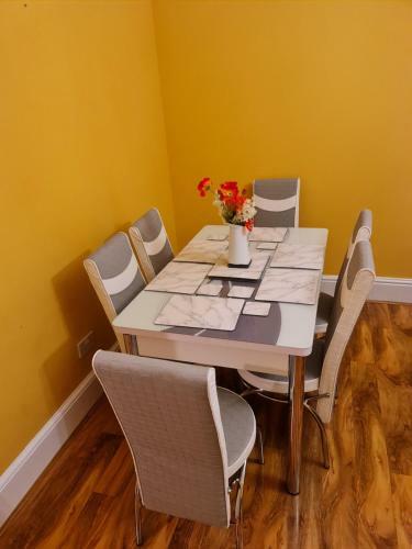 Stunning Sea View Immaculate 4-bed Family House