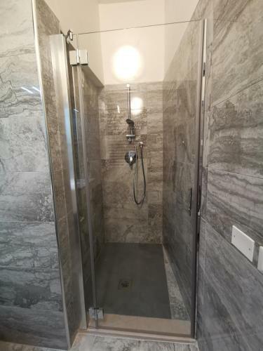 Vicolo Leoni 2brd Apartment
