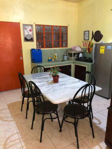 Hostal Rose And Fer Transient House