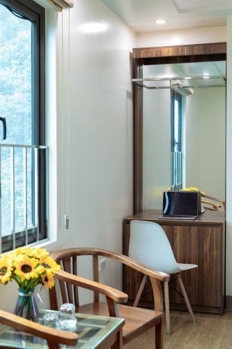Dzung Lai Bay View Hotel