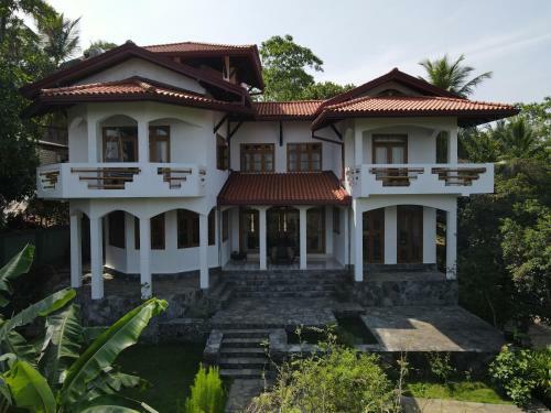 Treehouse Villas Hikkaduwa