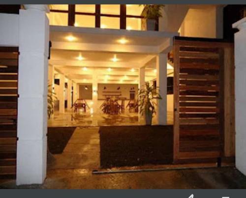 Hostal Kings Marine Sk Town