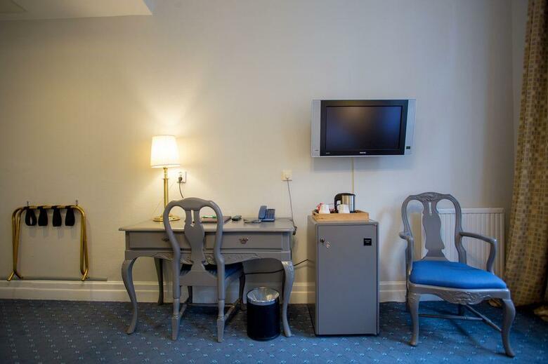 Crystal Plaza Hotel