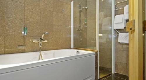 Crystal Plaza Hotel