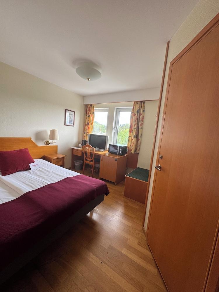 Hotel New World
