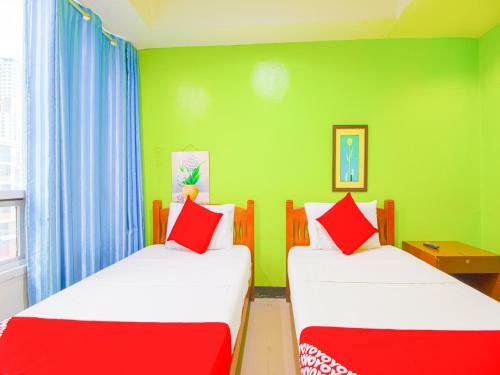 Hotel Vaccinated Staff - Oyo 677 Roseate Pensione