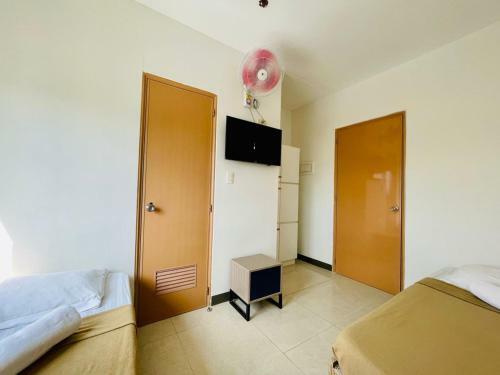 Hotel Vaccinated Staff - Oyo 823 Stay Inn