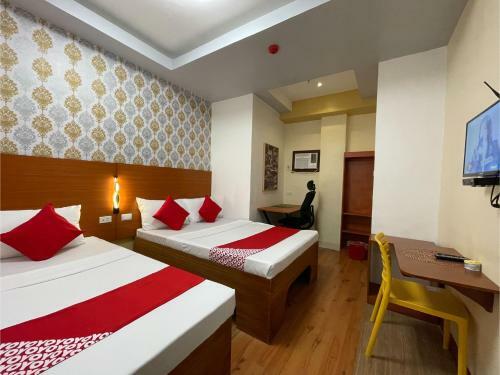 Hotel Vaccinated Staff - Oyo 685 K Fortune Apartelle