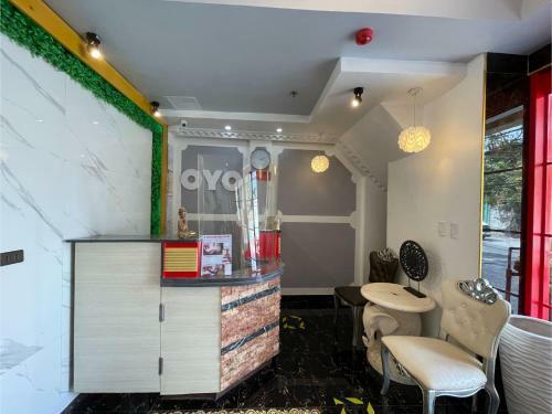 Hotel Vaccinated Staff - Oyo 685 K Fortune Apartelle