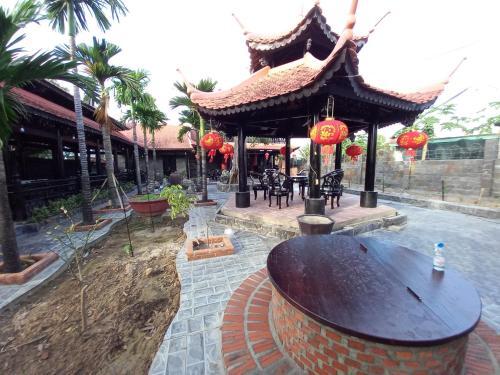 Villa Nh� C? Di�n S?n (Dien Son Ancient House)