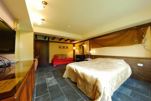 Shinmingshan Holiday Inn
