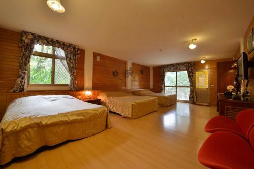 Shinmingshan Holiday Inn