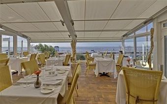 Roslin Beach Hotel