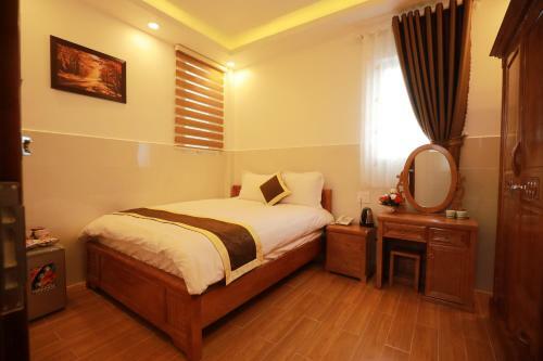 Ves - Pa Luxury Hotel