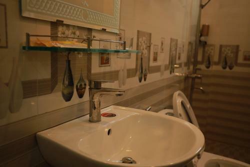 Ves - Pa Luxury Hotel