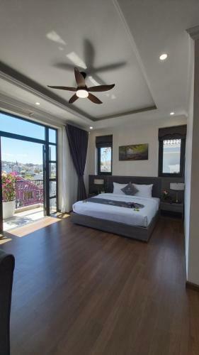 Kh�ch S?n Lilac Hotel ?� L?t