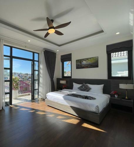 Kh�ch S?n Lilac Hotel ?� L?t