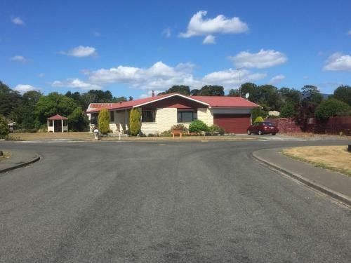 Ron And Tony's Bed & Breakfast