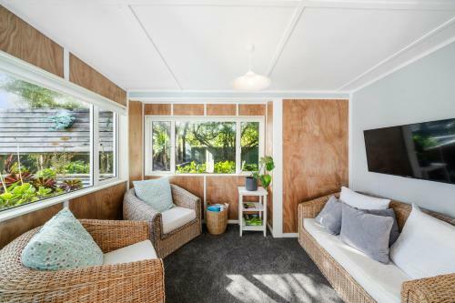 The Long House - Waikanae Holiday Home