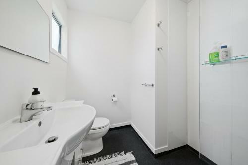Coastal Treasure - Waikanae Beach Holiday Home