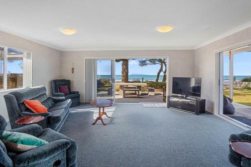 Beach Daze Bach - Waihi Beach Holiday Home