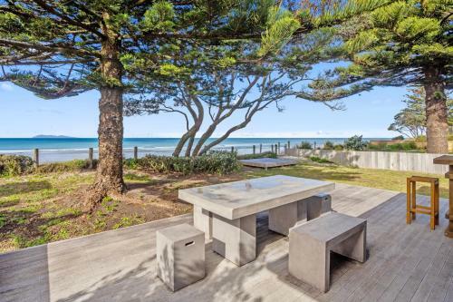 Beach Daze Bach - Waihi Beach Holiday Home