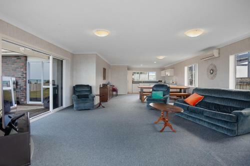 Beach Daze Bach - Waihi Beach Holiday Home