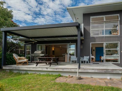 Perfect Beach Lover Holiday - Whangapoua Holiday Home