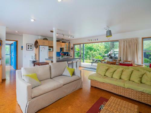 Perfect Beach Lover Holiday - Whangapoua Holiday Home