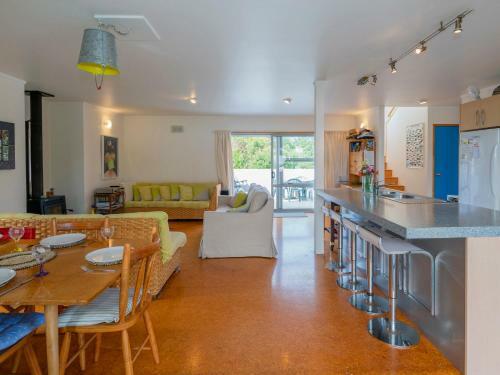 Perfect Beach Lover Holiday - Whangapoua Holiday Home