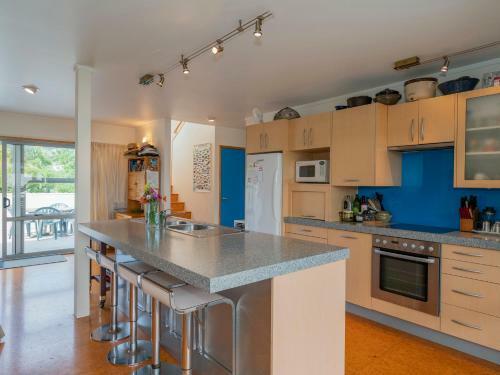 Perfect Beach Lover Holiday - Whangapoua Holiday Home