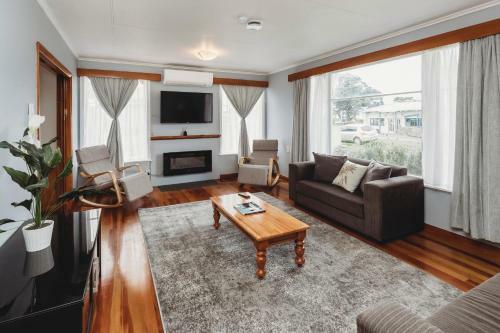 The Barefoot Bungalow - Opunake Beach