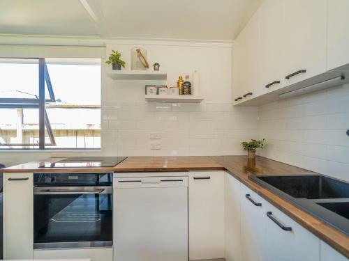 Walk To The Water - Whangamata Holiday Home
