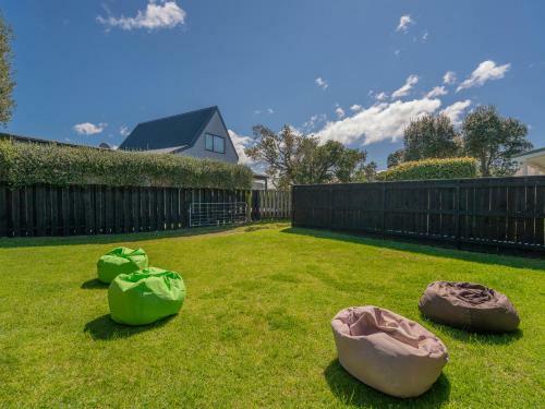 Walk To The Water - Whangamata Holiday Home