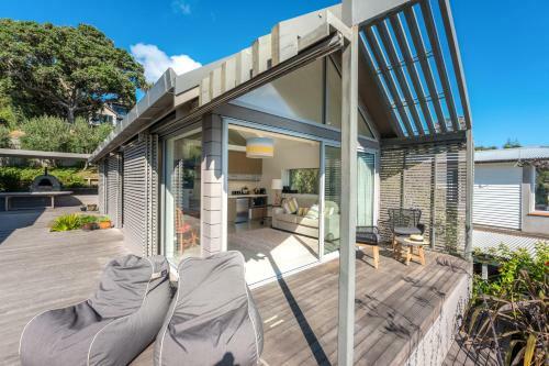 Oneroa Beachfront Apartment