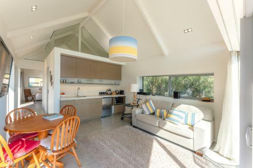 Oneroa Beachfront Apartment