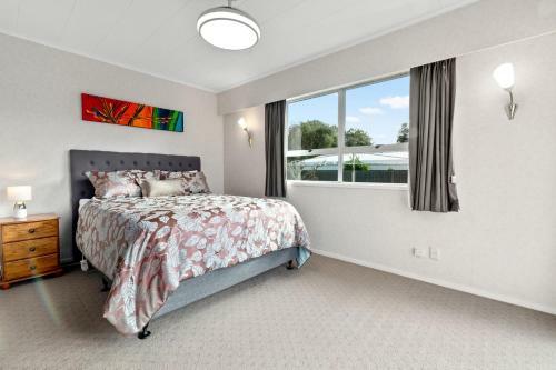Moreton View - Gisborne Holiday Home