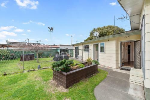 Moreton View - Gisborne Holiday Home