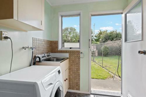 Moreton View - Gisborne Holiday Home